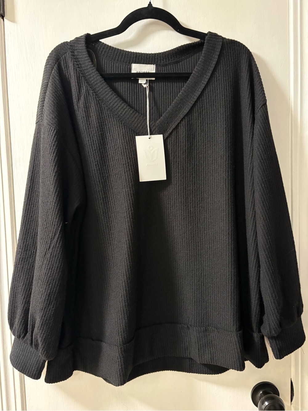 ANDREE BY UNIT Black Ribbed V-Neck Pullover Sweatshirt